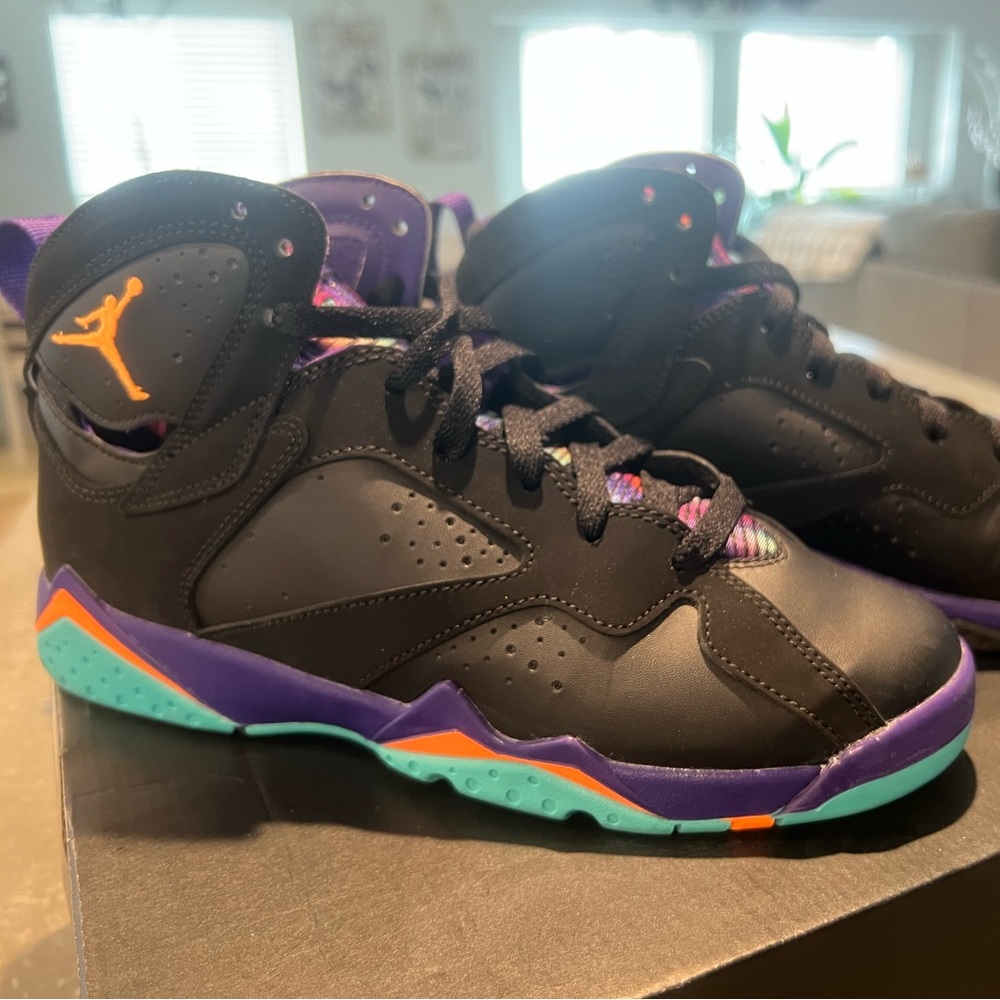 Air Jordan 7 Retro 30th GG “Lola Bunny”